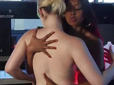 Fată de colegiu unsă filme porno cu femei paroase și futută de propriul ei frate vitreg
