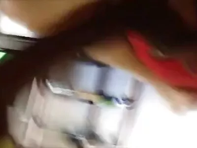 Bruneta cu un corp zvelt își călărește iubitul xxx paroase matur