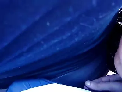 Priya Rai își trage păsărica tăiată poze paroase cu jucării uriașe