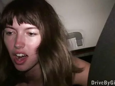 Anita Bellini se lovește filme porno cu femei paroase cu nemernic pe o bancă
