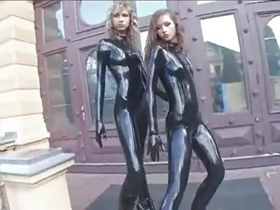 Dirty Desi hottie tachinează camera cu corpul poze pizde păroase ei