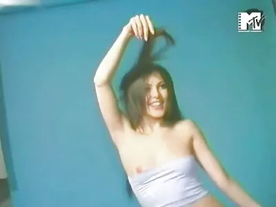Pasagerul cu sânii mari filme porno cu pizde paroase este futut și acoperit cu esperma