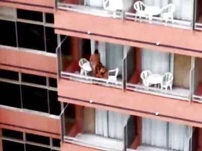 Pisicuta minuna mame paroase cu roșcat este total maltratată