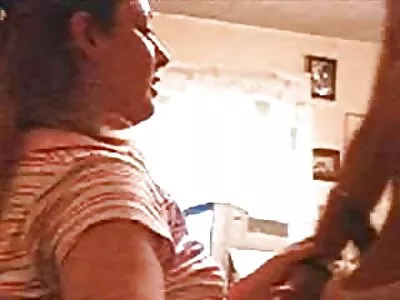 Roșcată cu sânii femei mature paroase mari trase de păr în timpul sexului dur