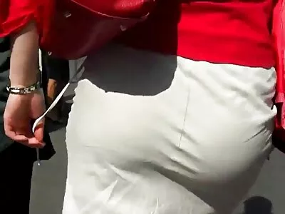 Maseuza lesbiană foarfecă cu clienta ei negrese paroase uleioasă