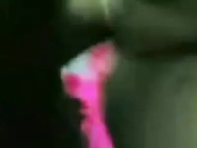 Majoreta cu picioare sexy este creampied pe drum romance paroase